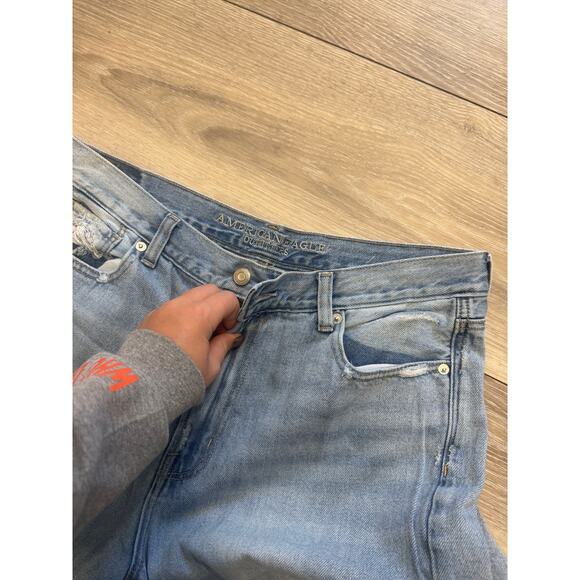 American Eagle Mom Jean Light Wash Jeans size 14 - Picture 4 of 7